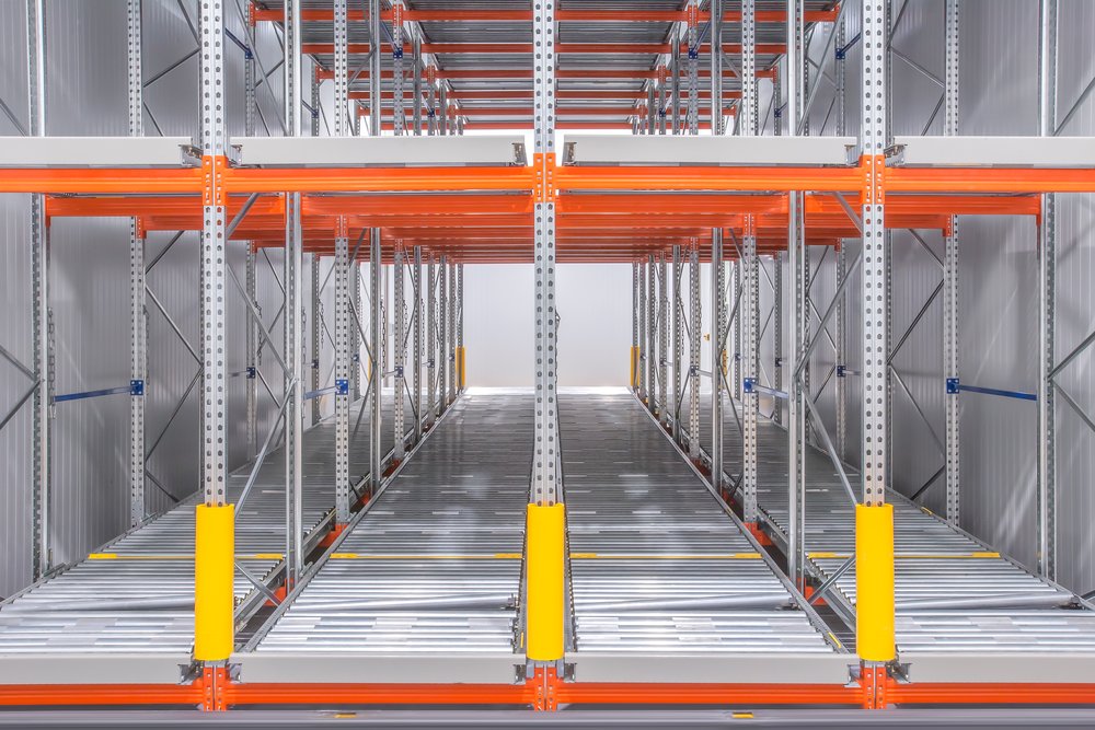 dynamic pallet racking in a warehouse