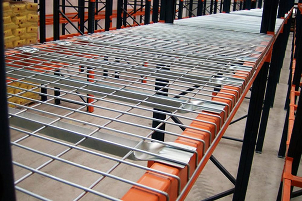 Wire mesh decking in a warehouse